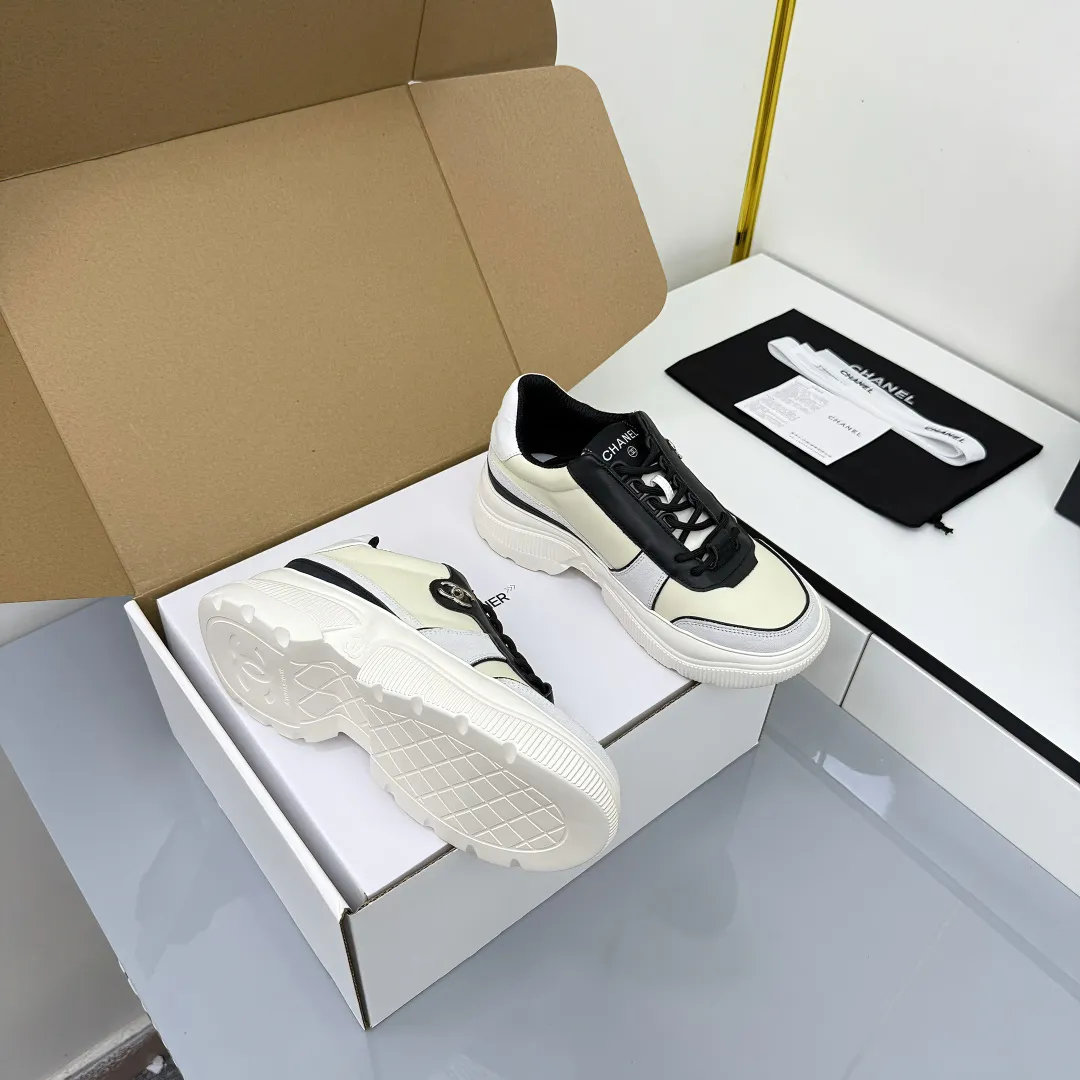 👟👟Ex-factory price 620👟👟 Chanel bread shoes ~ original calfskin panda shoes Chanel 25C latest hot style panda black and white sports shoes casual sneakers Xiaoxiang hot item classic black and white panda color coco girls must pay Fabric: original custom mixed sheepskin lining: original imported breathable mesh lining outsole: Original molded rubber + TPU combination Size: Women's 35-41